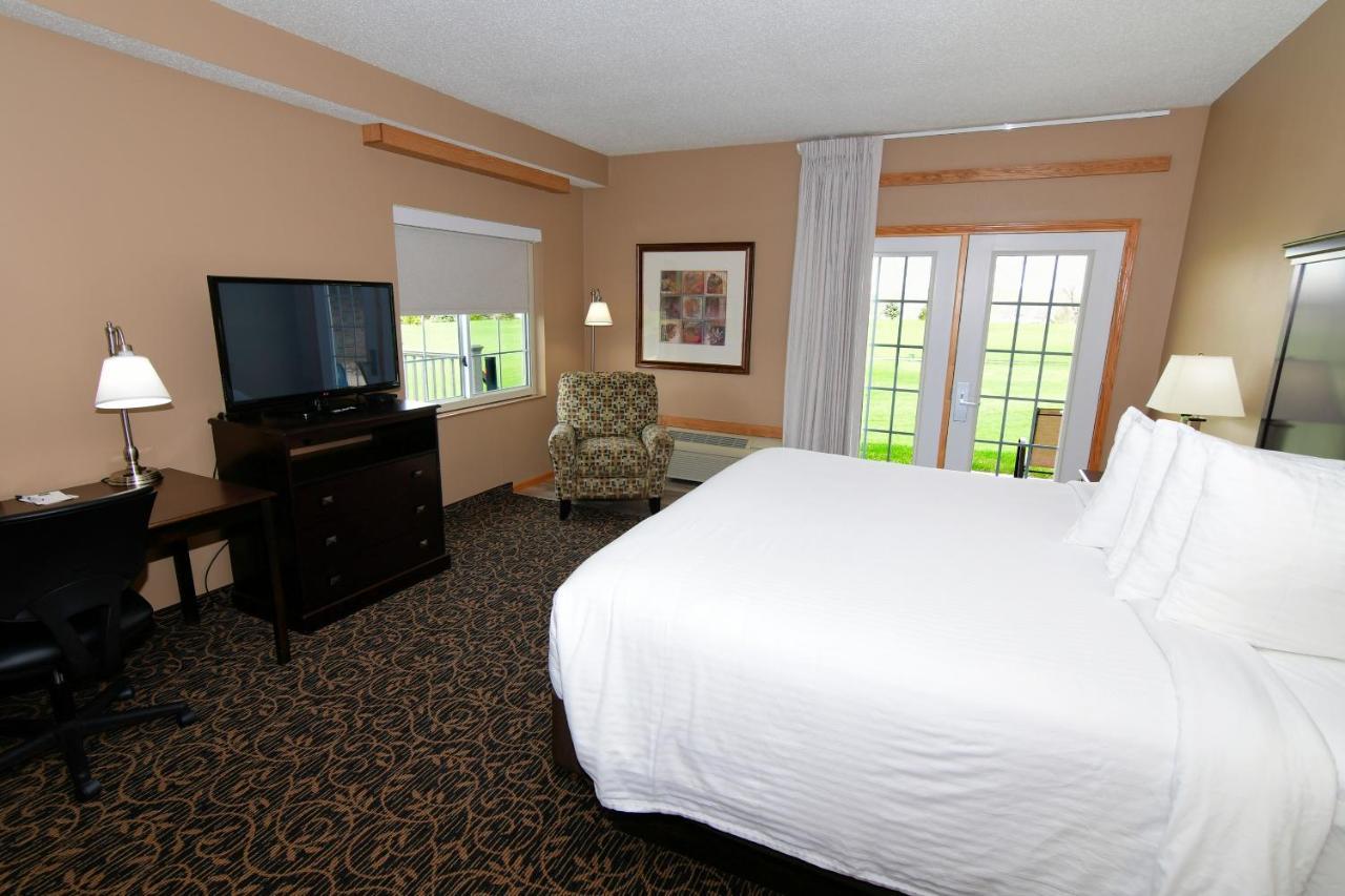 Cobblestone Inn & Suites - Denison | Majestic Hills Exterior foto